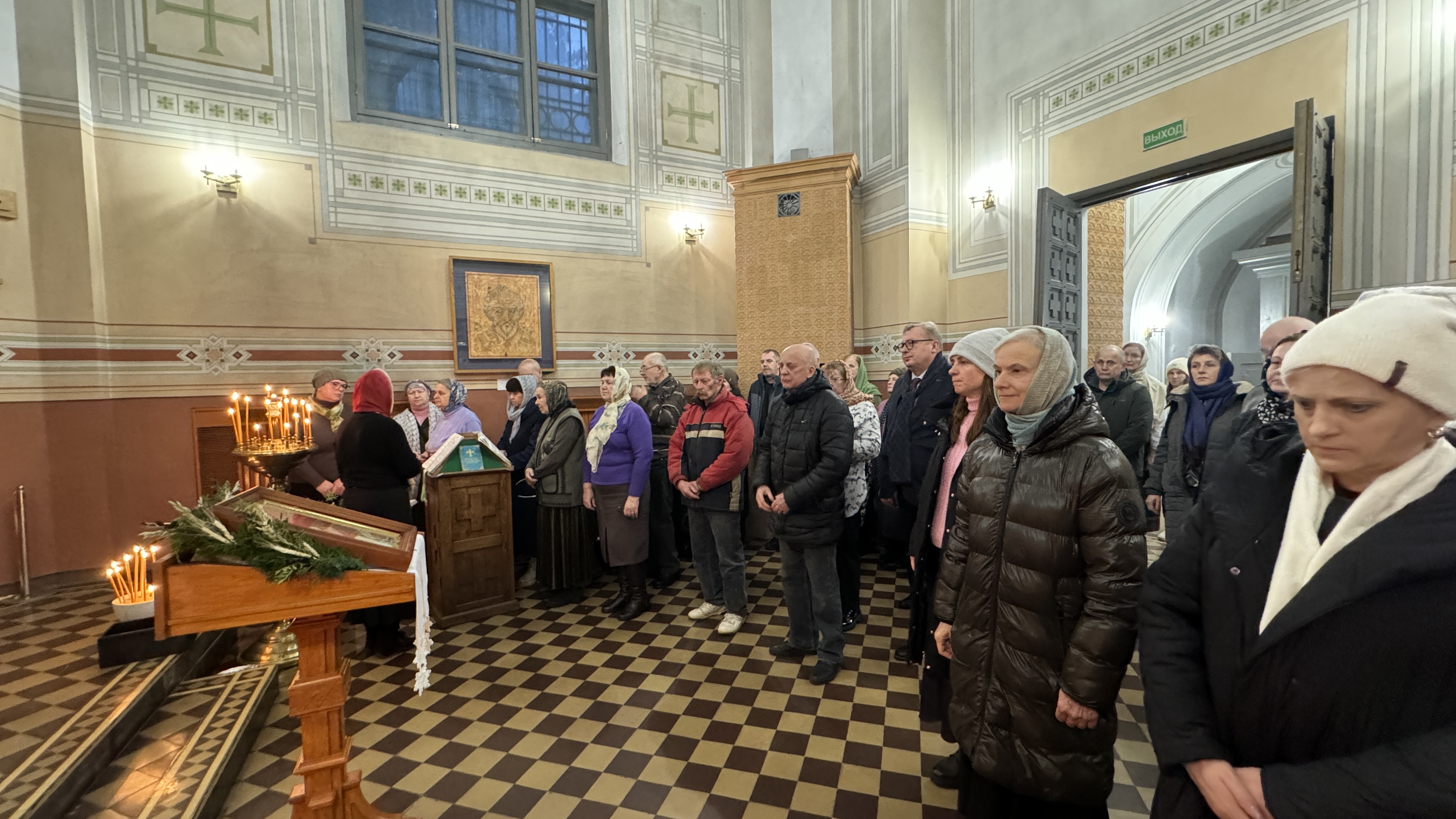 В день памяти Николая Чудотворца в часовне-усыпальнице кн. Святополк-Мирских прошла Божественная литургия